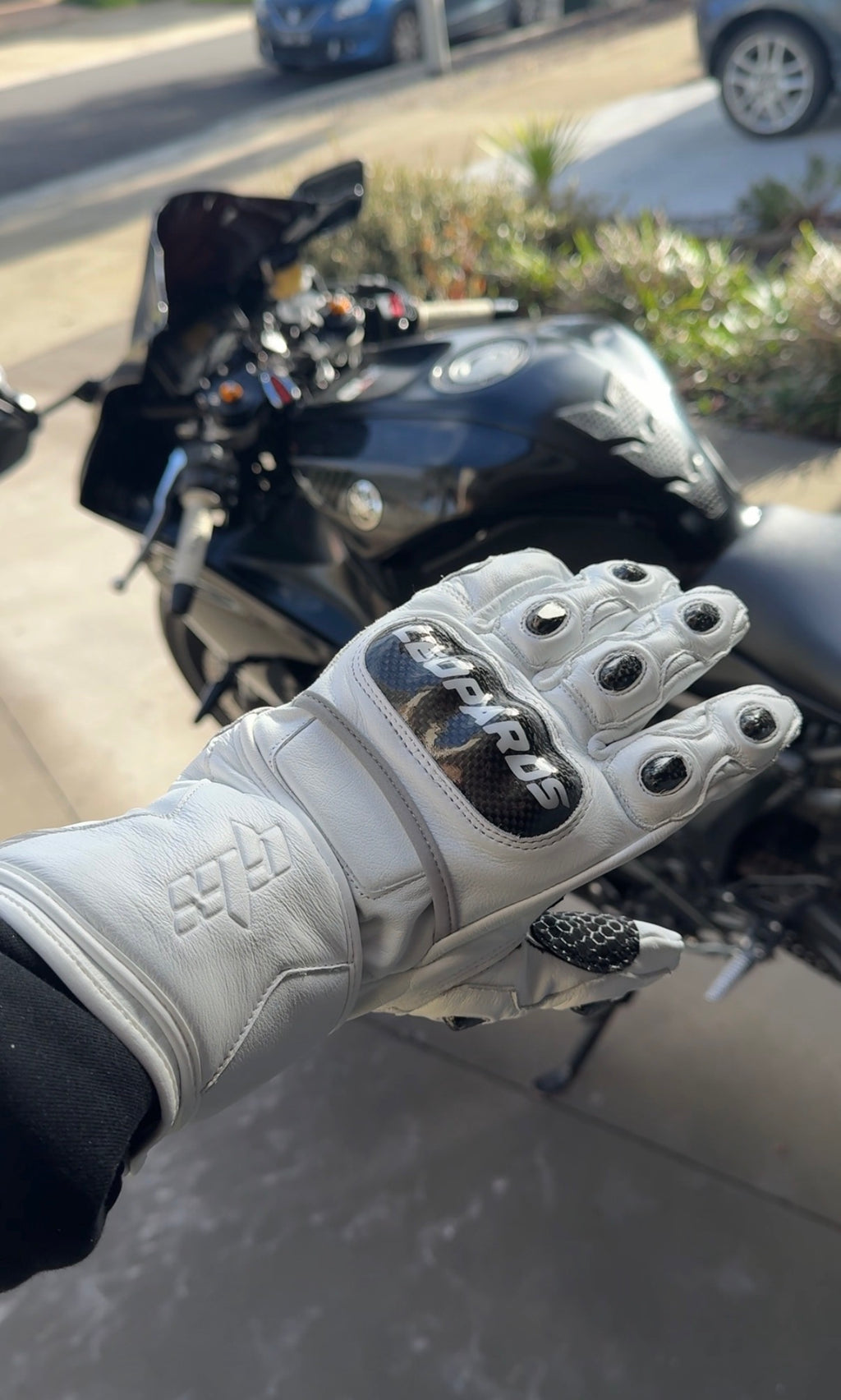 GLX WHITE WINTER GLOVES