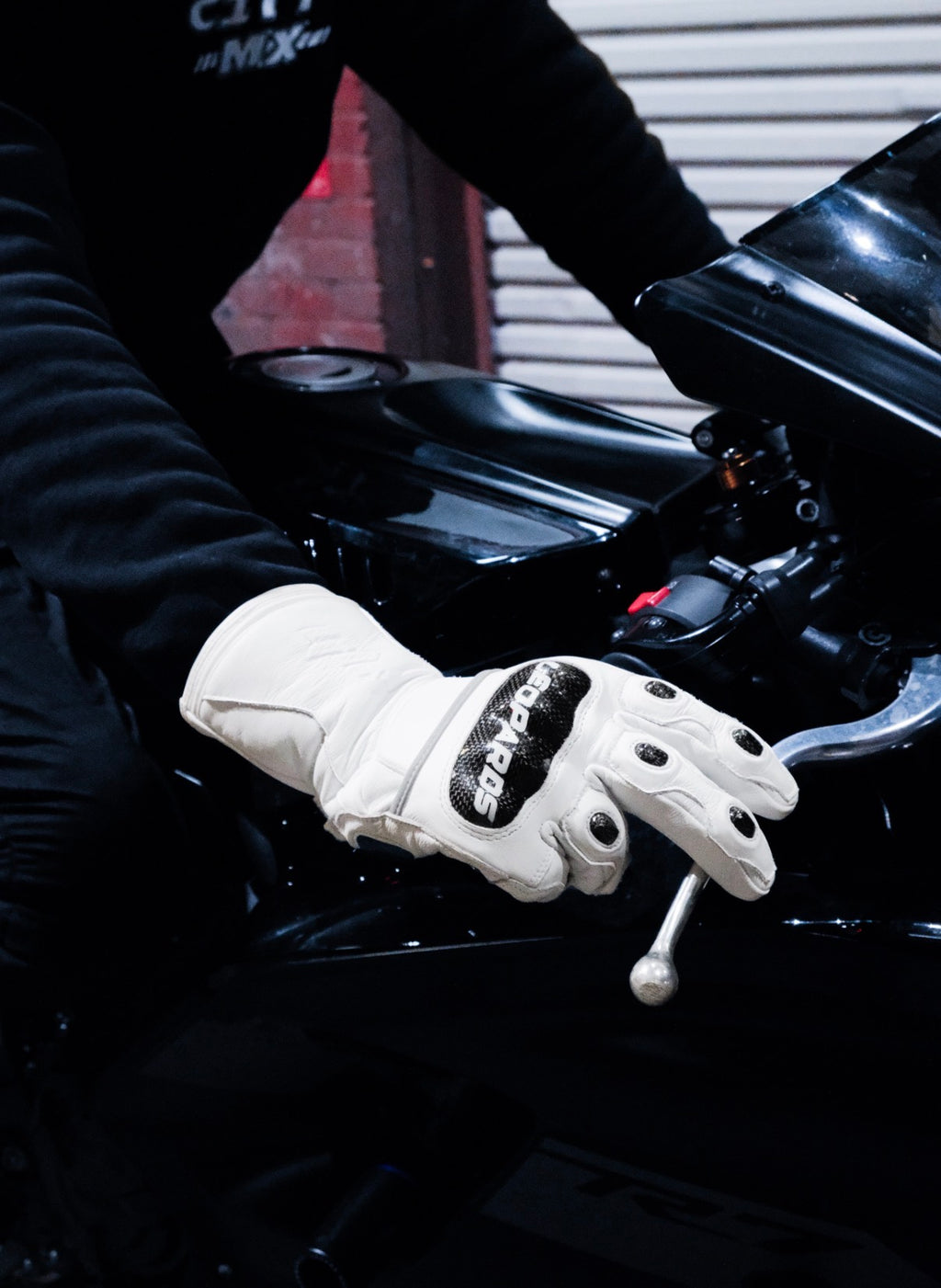GLX WHITE WINTER GLOVES