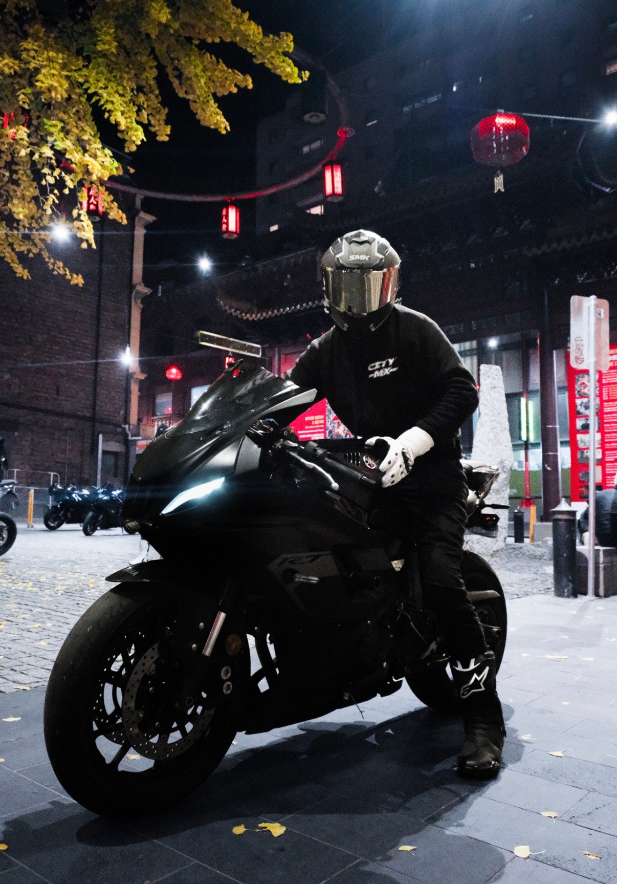 GLX WHITE WINTER GLOVES